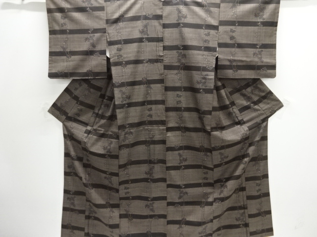 大特価品　横段に草花模様織り出し本場泥大島紬着物(5マルキ)